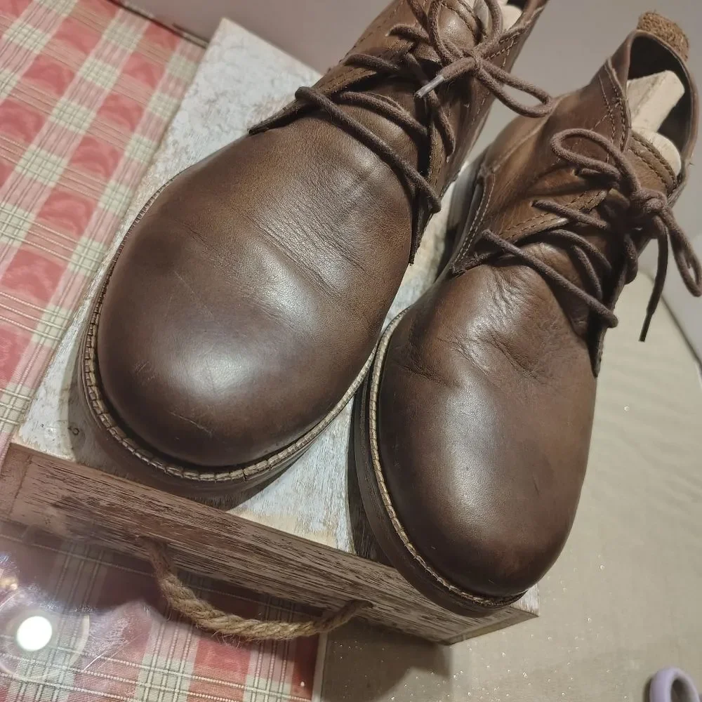 Cole Haan Men's Brown Leather Chukka Boots size 10 M